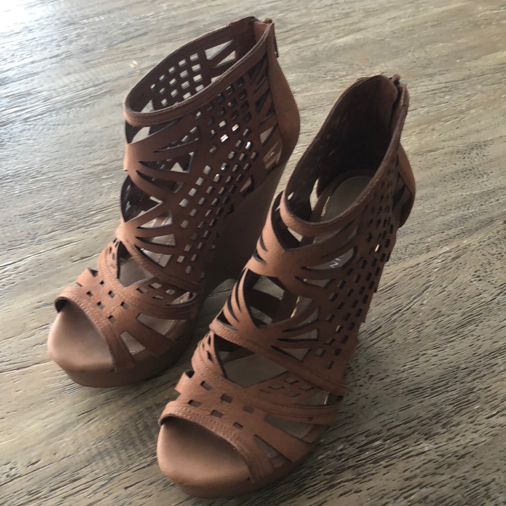 Giani Bini wedge sandals